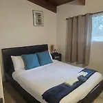 P&N Suites - Queen Room- Dubai