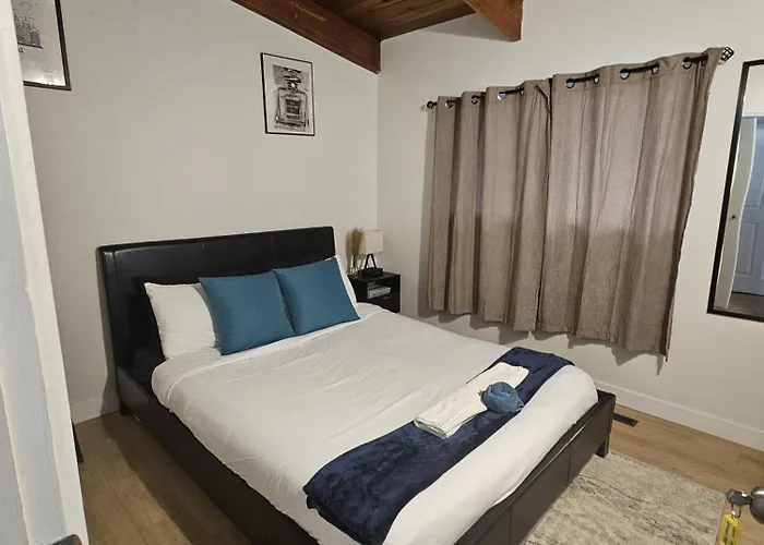 P&N Suites - Queen Room- Dubai
