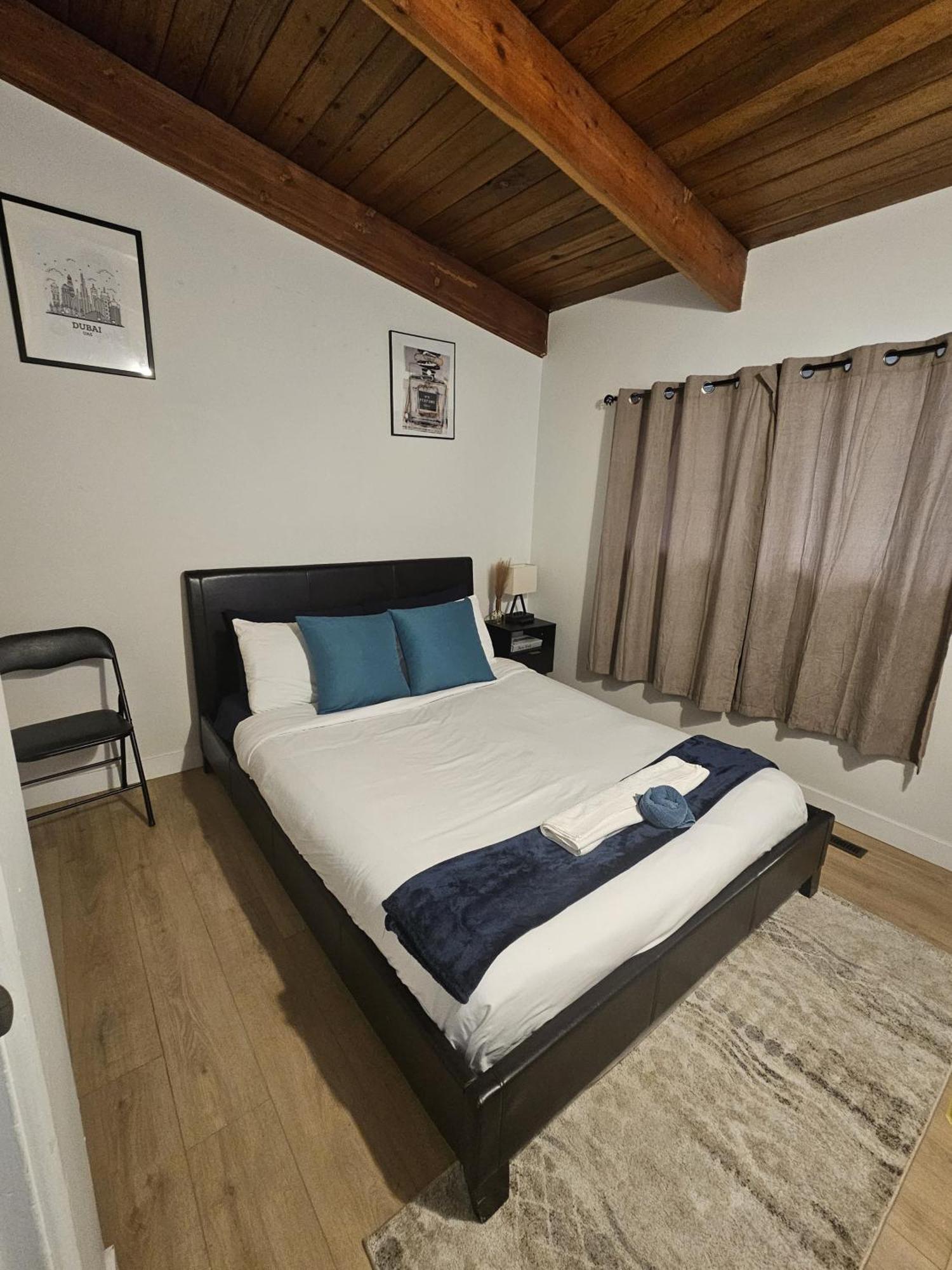 P&n - Queen Room- Dubai Guest house